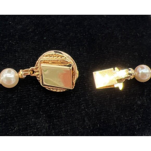 Elegant Vintage Style Faux Pearl Necklace With Gold Clasp - Picture 5 of 5